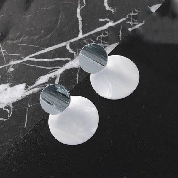 Fashion Round Shell Pendant