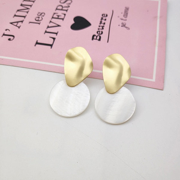 Fashion Round Shell Pendant