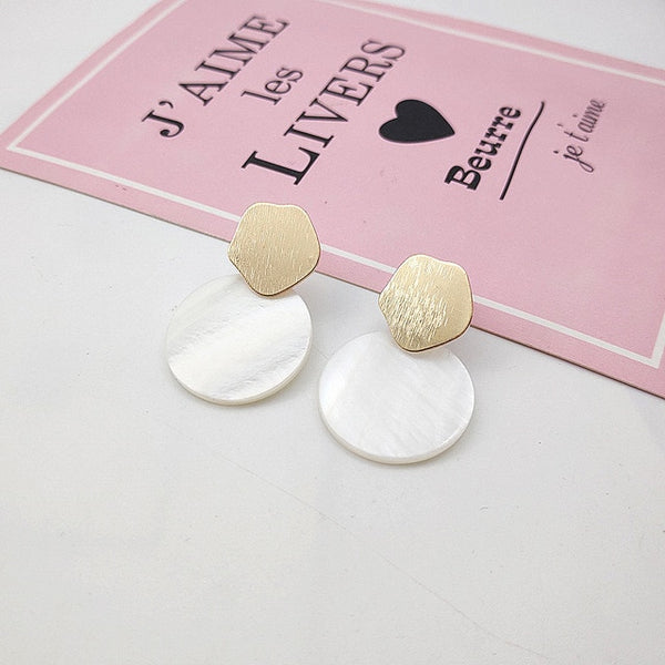 Fashion Round Shell Pendant